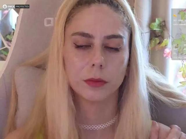 Admire -Light-Fury-, she wants to masturbate for you -Light-Fury- from BongaCams