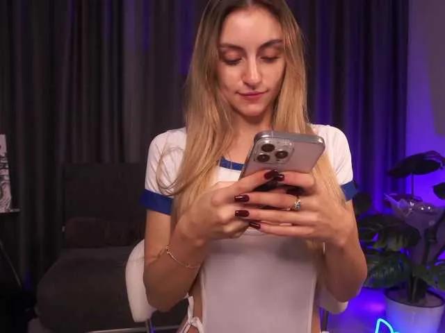 Discover Adria-lux, she wants to masturbate for you adria-lux from BongaCams