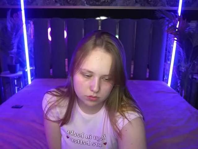 CrystallPaws from BongaCams