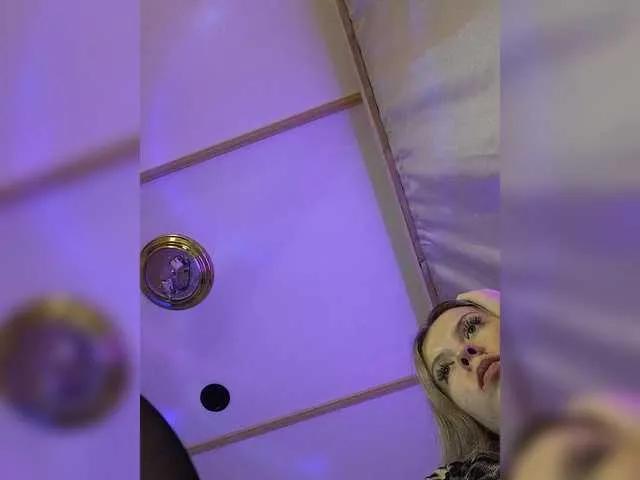 Discover naked model Darina24 Darina24 from BongaCams