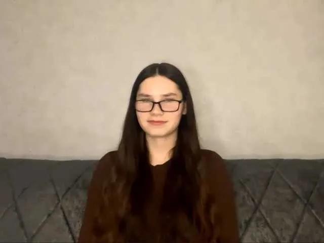 Discover ElinOroz, she wants to masturbate for you ElinOroz from BongaCams