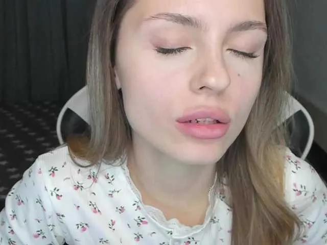 EmilySkout from BongaCams