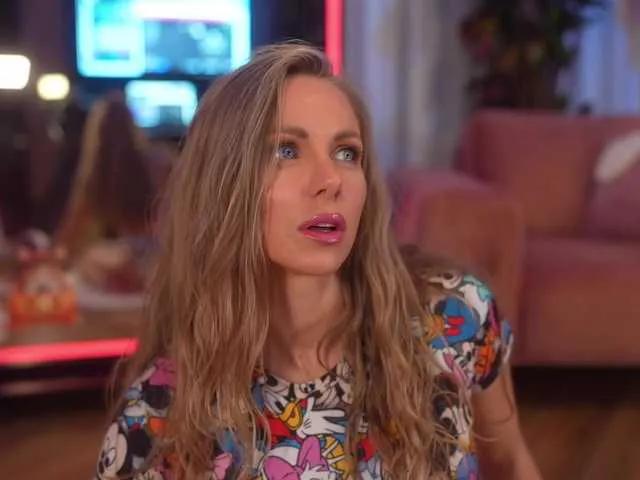 Explore hot model EvaFashionista EvaFashionista from BongaCams