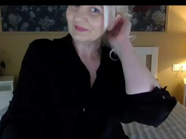 Discover cute camwhore Mellica Mellica from BongaCams