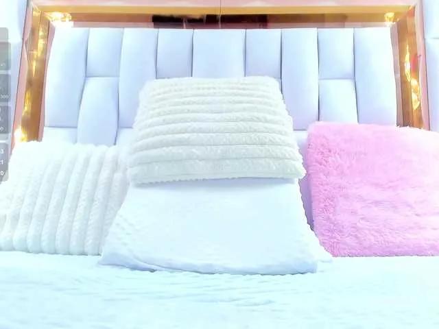 Checkout RileySweet, she wants to masturbate for you RileySweet from BongaCams