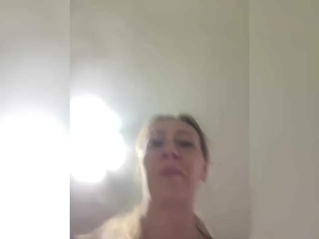 Saveta from BongaCams