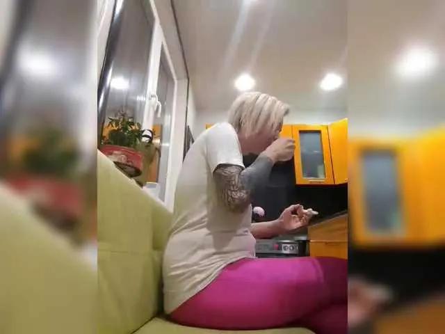 TilyTily from BongaCams