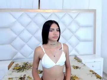 Watch Chaturbate's Foxyhillx foxyhillx from Chaturbate