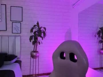 Discover Greennbella, she wants to masturbate for you greennbella from Chaturbate