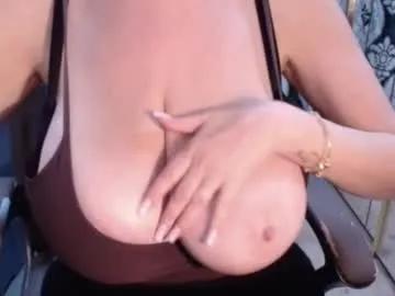 Masturbate to Nicky_38hhugetits, she wants to masturbate for you nicky_38hhugetits from Chaturbate