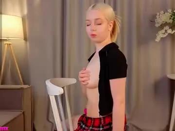 Try Chaturbate's Tinastevenson tinastevenson from Chaturbate